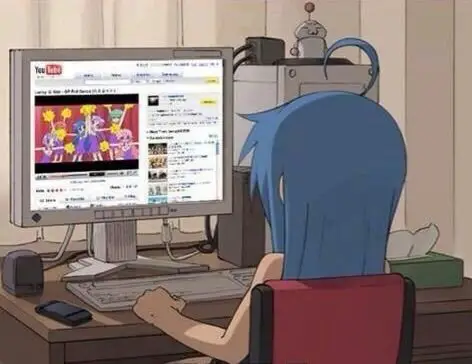 Nikmati anime dengan aman dan nyaman Seseorang menonton anime di laptop