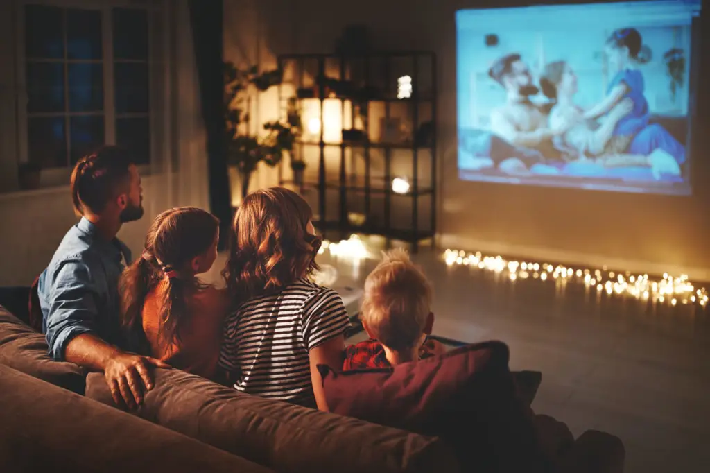 Menikmati Film di Rumah Malam nonton film di rumah