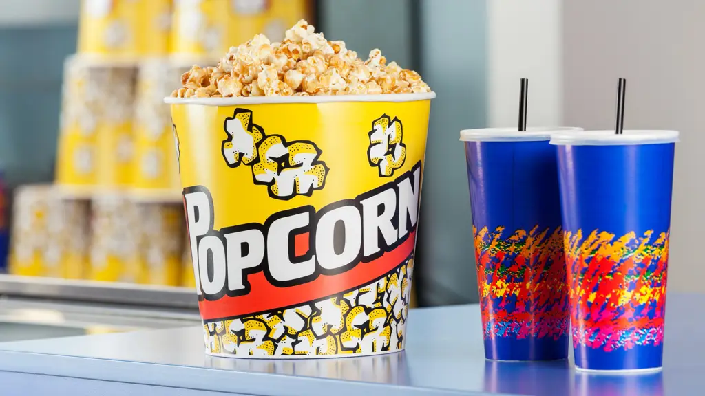 Menikmati Film di Bioskop Popcorn dan minuman di bioskop